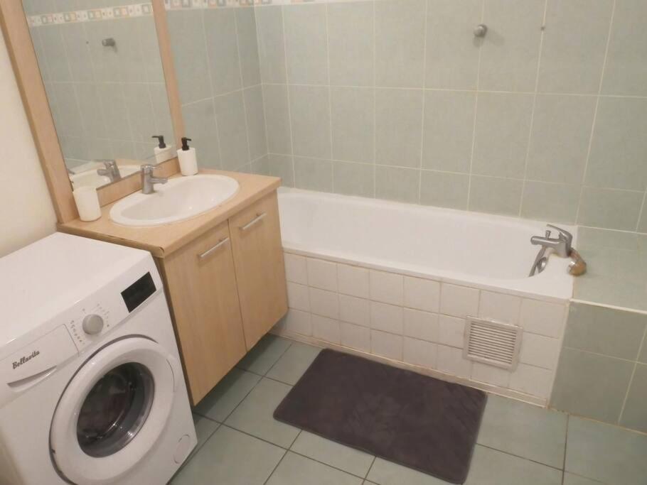 Drancy : 4 Pieces En Centre Ville + Parking Extérieur photo